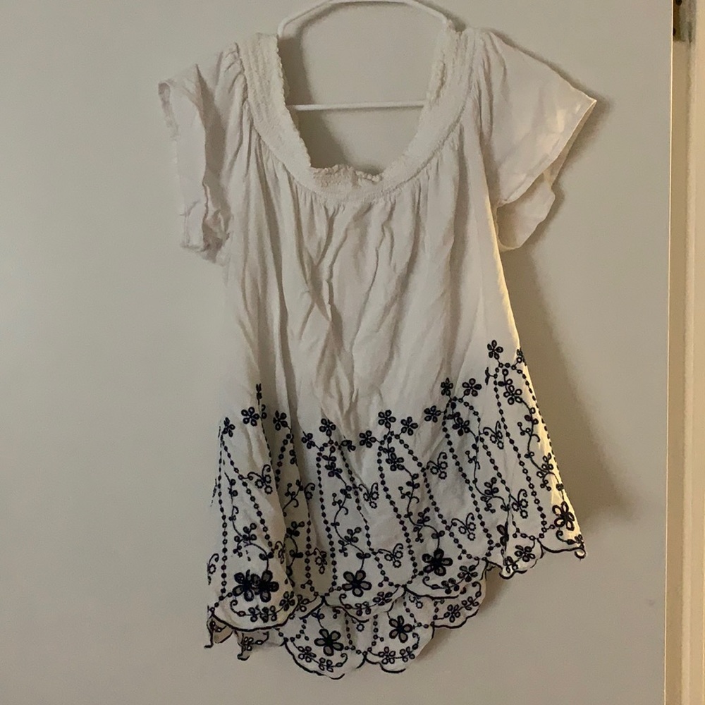 Cute women’s shoulder top
